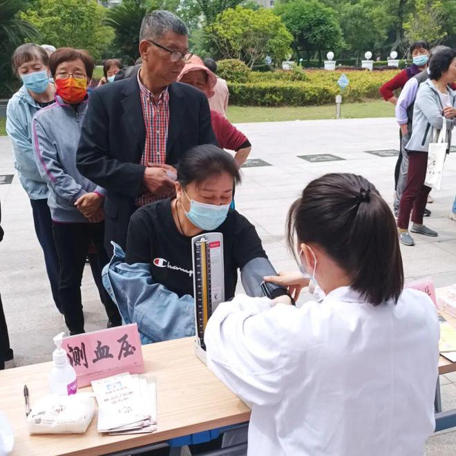 寶山社區便民服務暖人心 中醫問診、血壓測量與理發服務一站式體驗