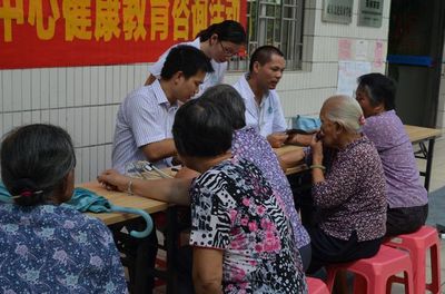“關愛居民，送健康”——橋頭石水口社區綜合服務中心攜手社區衛生服務中心開展健康咨詢活動